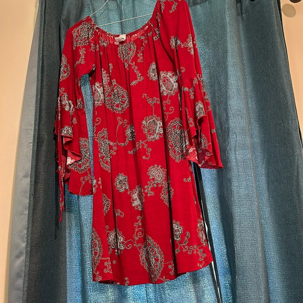 Dress with beautiful print and super soft, stretchy fabric!